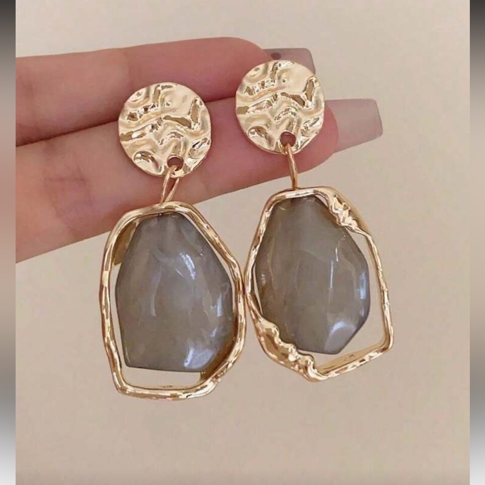 Elegant Gold and Gray Earrings